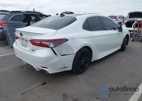 2021 Toyota Camry Xse V6 z USA, uszkodzony, nr VIN 4T1KZ1AK4MU051273